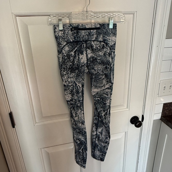 Lululemon Speed Up Tight *Full-On Luxtreme 28" Wildwood Multi 45484 - Picture 9 of 16